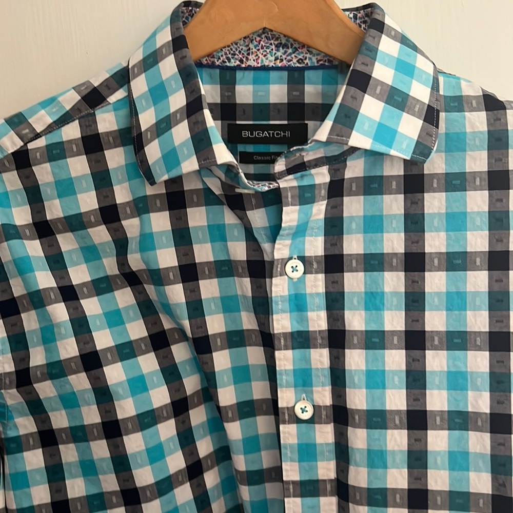 Bugatchi classic fit men’s large button down shirt.